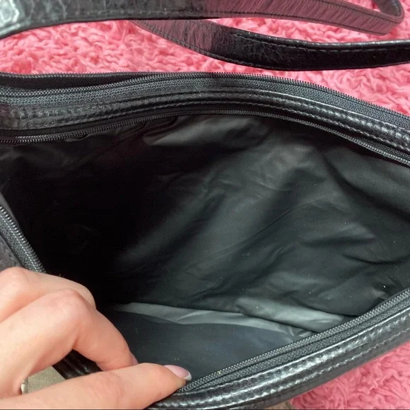 MITZI INTERNATIONAL BLACK FAUX LEATHER VINTAGE HANDBAG - Picture 6 of 7